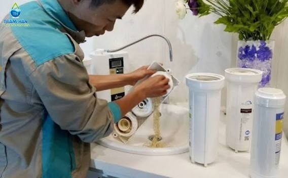 Tháo, kiểm tra từng cấp lõi lọc