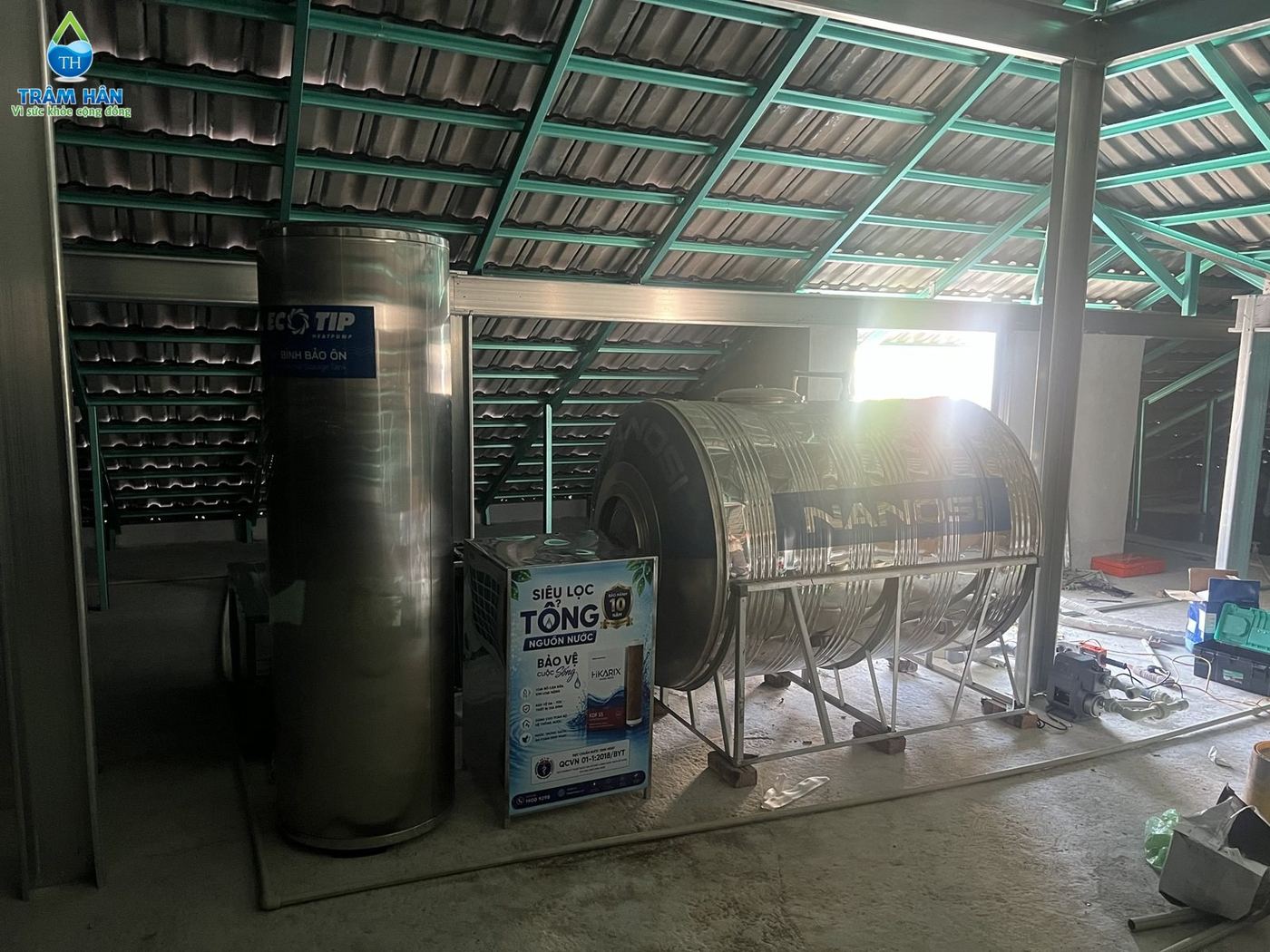 Bình bảo ôn EcoTip và Siêu lọc tổng trên tầng áp mái
