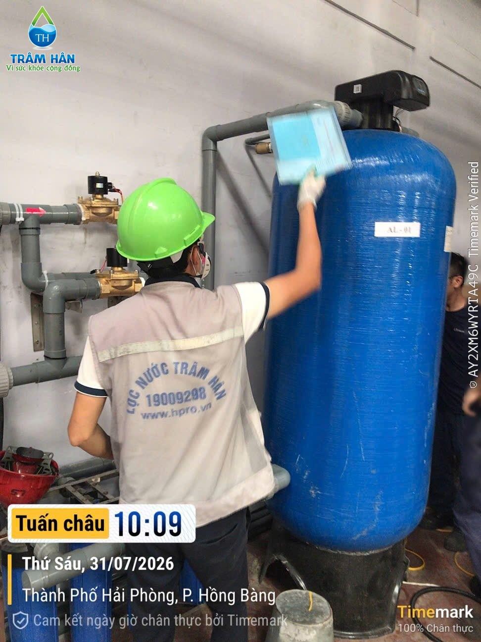 Kỹ thuật viên Trâm Hân hoàn thiện cột làm mềm – LS Cab Vina
