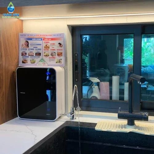 Máy ion kiềm đặt bàn tại bếp gia đình